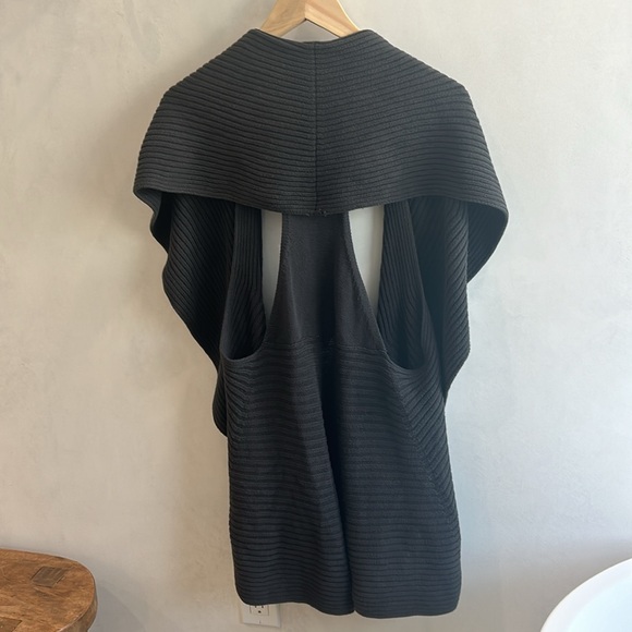 Laurie b. Sweater Vest - Picture 11 of 14